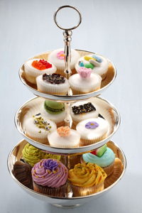 מגוון של עוגות קאפקייקס עוצרות נשימה ב-12 טעמים שונים